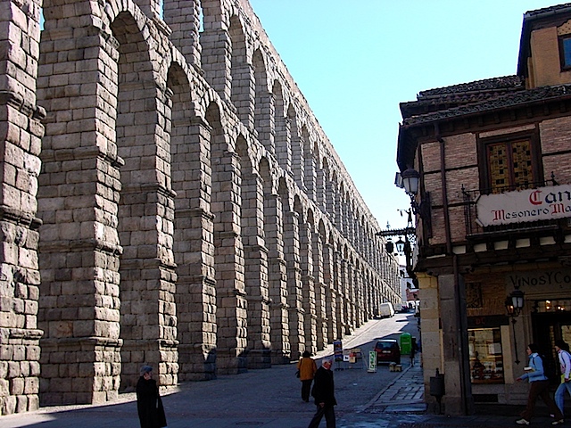 Acueducto - Roman Aqueduct