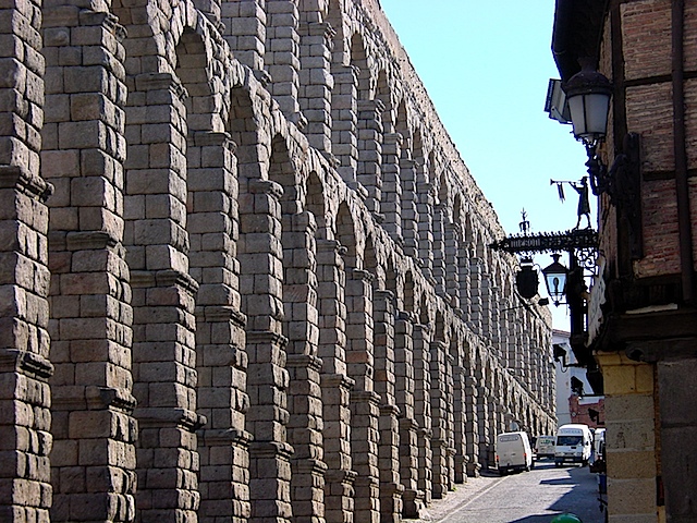 Acueducto - Roman Aqueduct